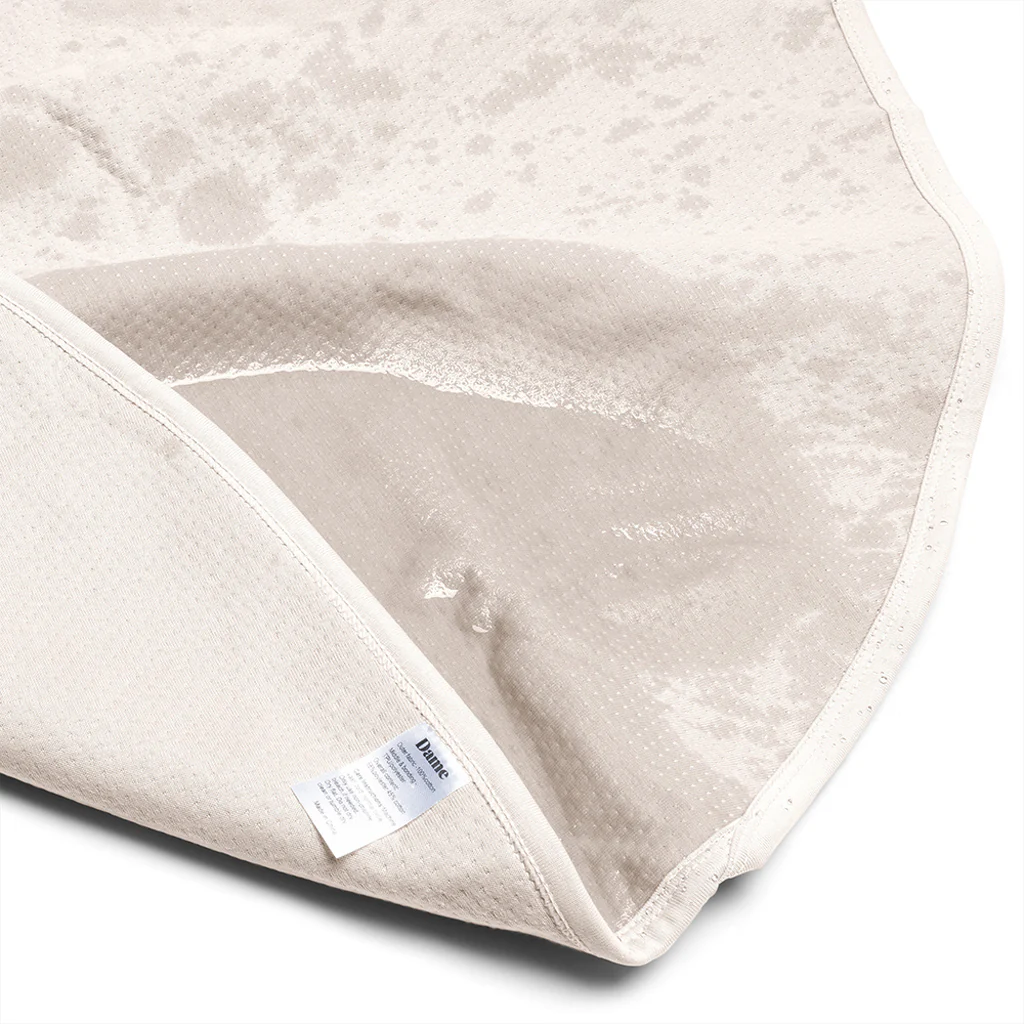 1398-dame-thro-travel-waterproof-blanket-in-oat-1.webp
