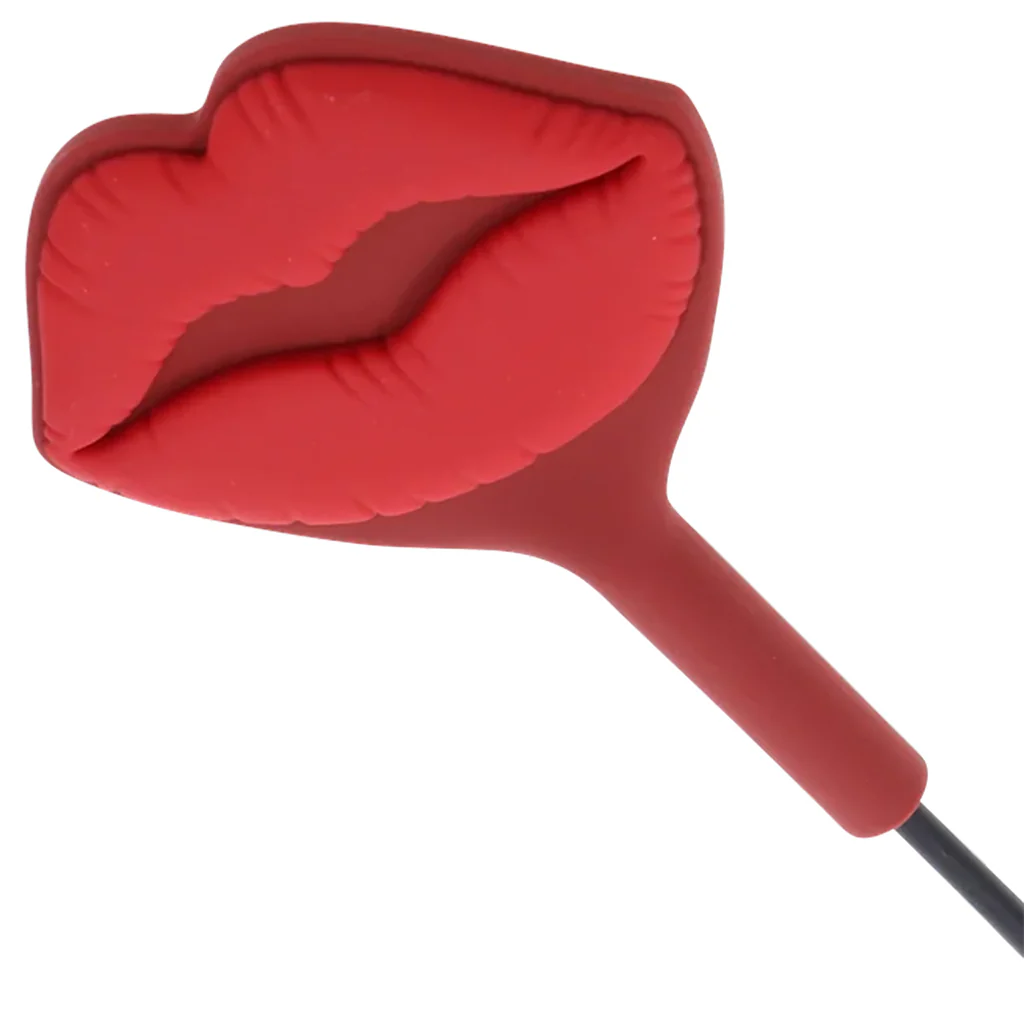 1479-ex-s-oh-s-kiss-crop-1.webp