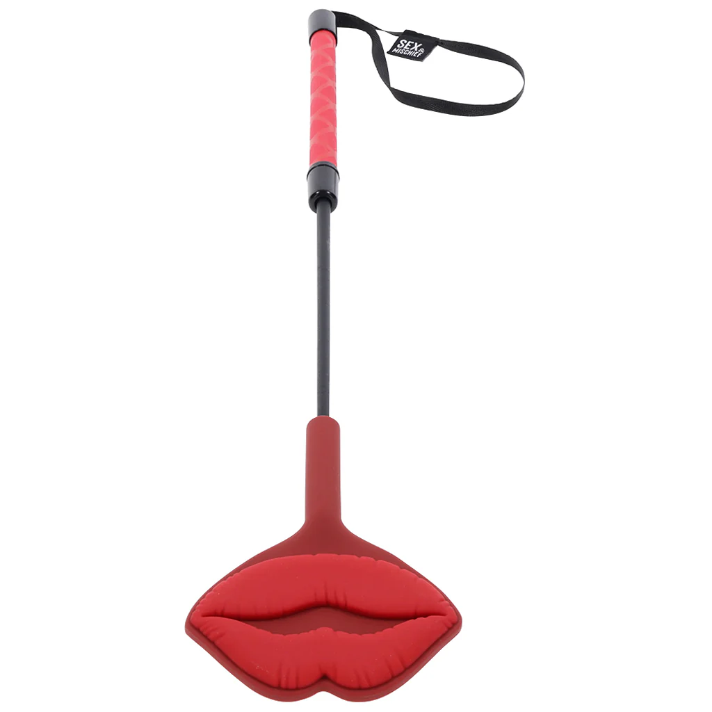 1479-ex-s-oh-s-kiss-crop-1.webp