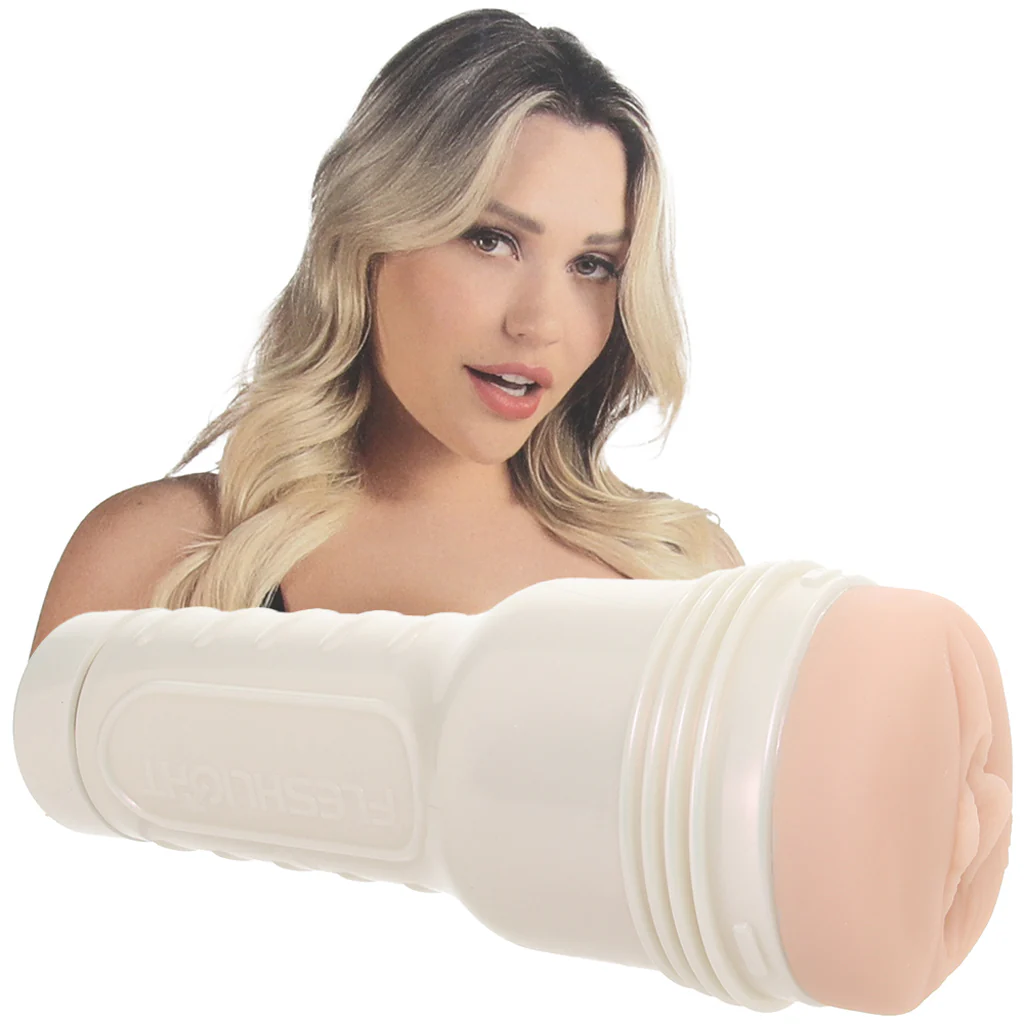 3256-fleshlight-girls-mia-malkova-in-lvl-up-1.webp