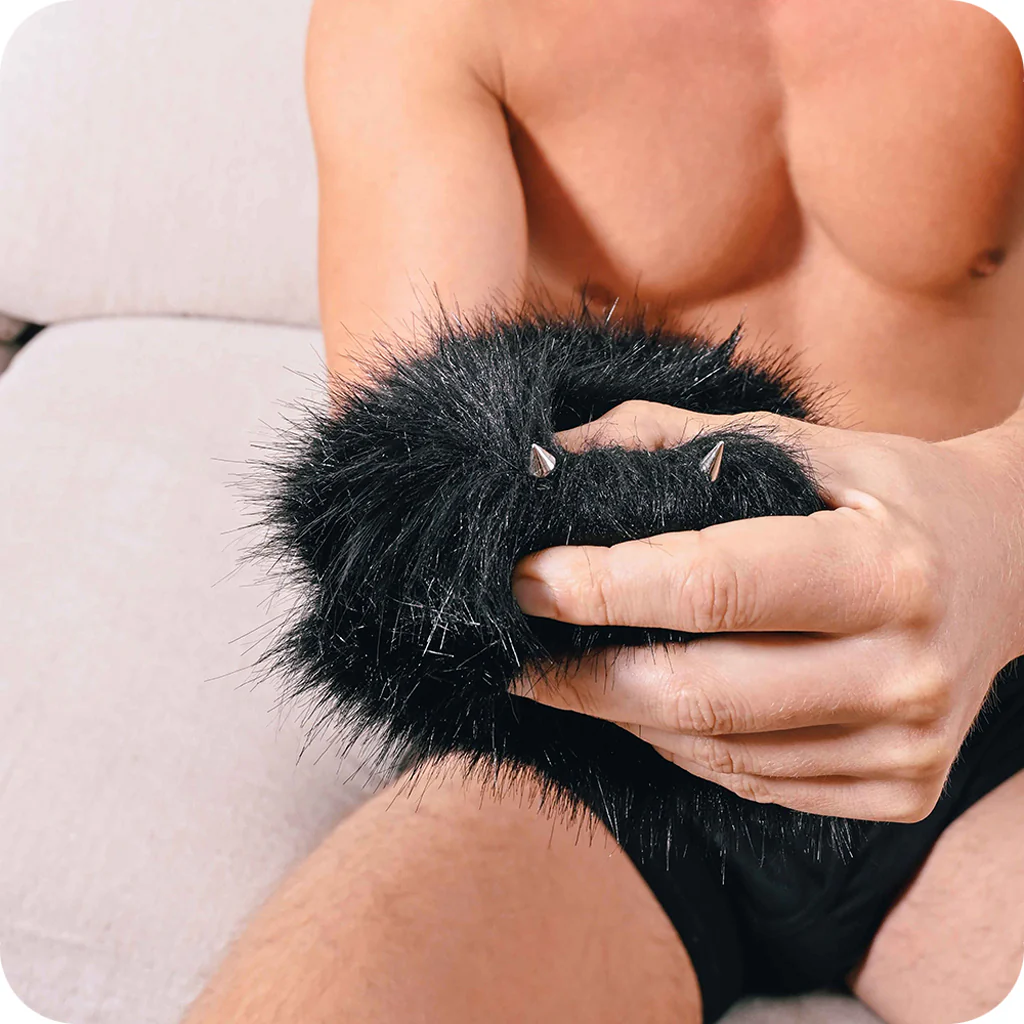 4232-spiked-sensory-mitt-1.webp